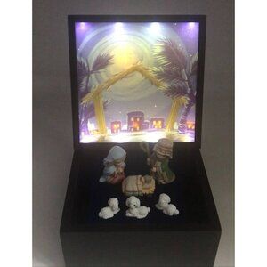 Precious Moments Musical  Silent Night LED Heirloom Nativity Light Up Music Box